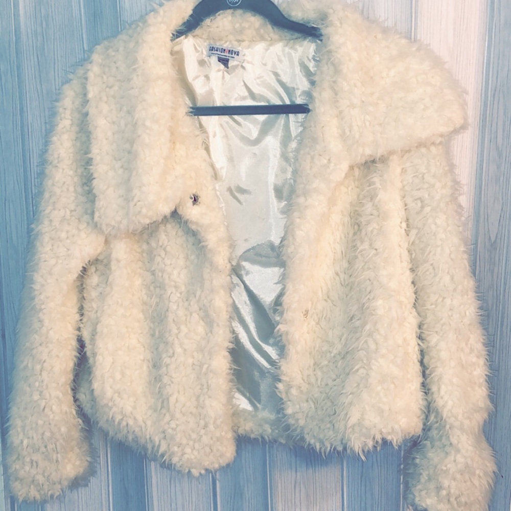 White fur coat 🧥